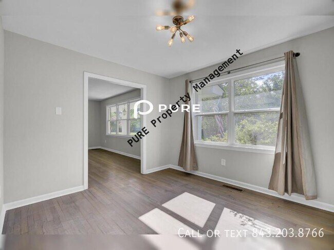 Foto del edificio - YOUR NEW HOME AWAITS... Beautiful 3 BD/2 B...