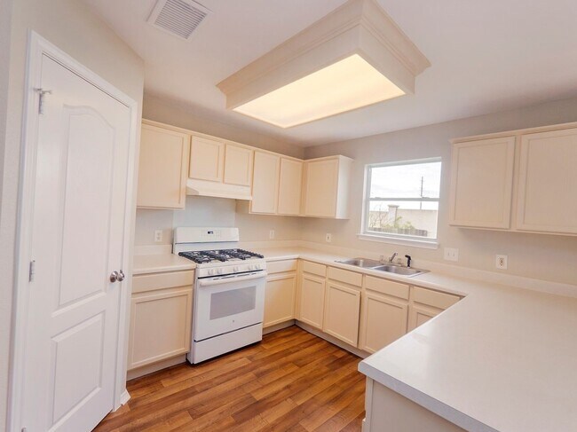 Foto del edificio - 1602 Diana Dr