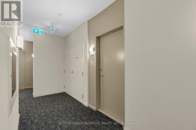 Photo du bâtiment - 220-2220 Burnhamthorpe Rd W
