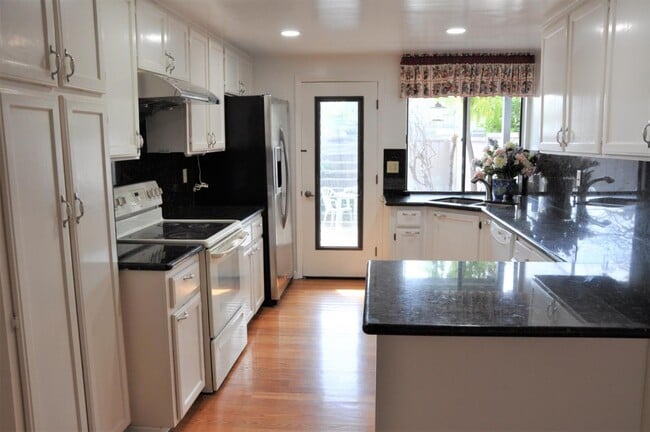 Building Photo - 1040 Pizarro Ln