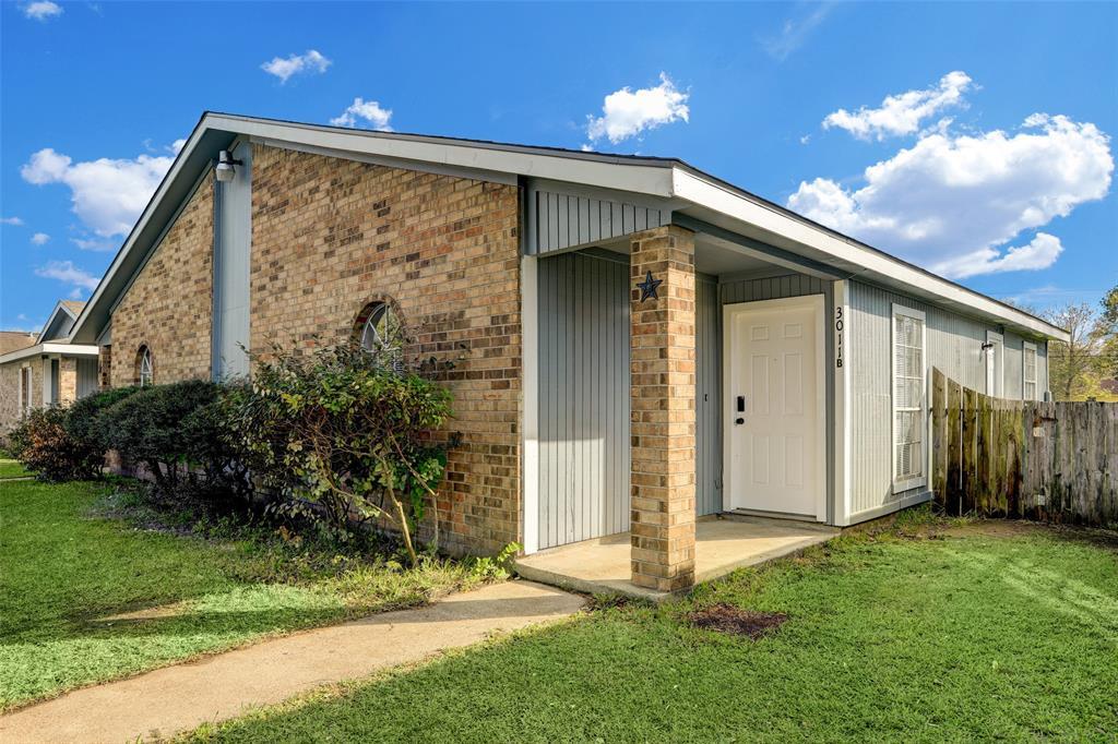 3011 Taylor St Unit B, La Marque, TX 77568 Room for Rent in La Marque