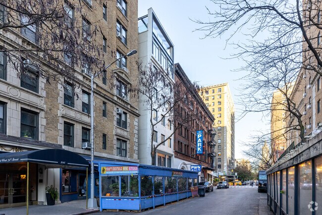 Building Photo - 207 W 75th St