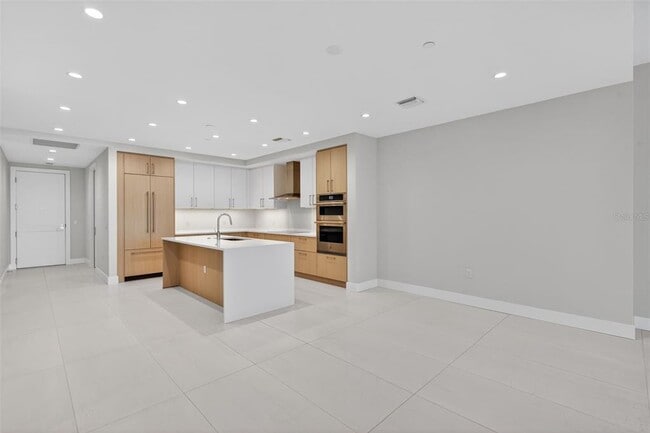 Building Photo - 275 1st Ave S