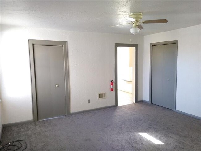 Foto del edificio - 415 Carothers Ave