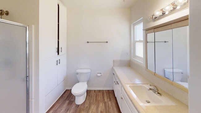 Building Photo - Beautiful 3 bedroom 2 bath Home