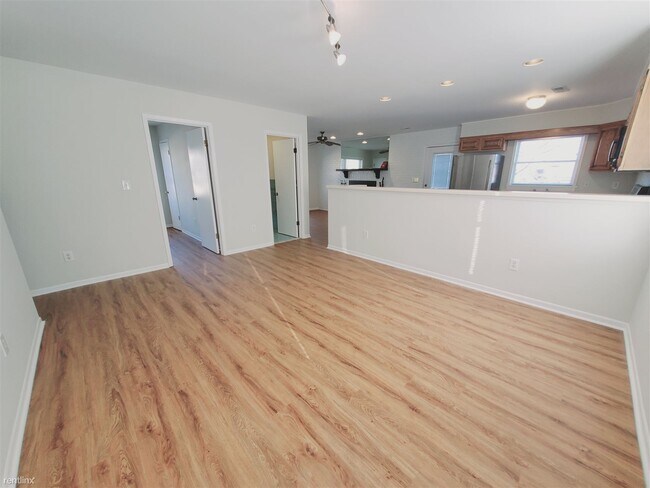 Building Photo - 3 br, 2 bath Condo - 32 Corbo Ter Apt 2