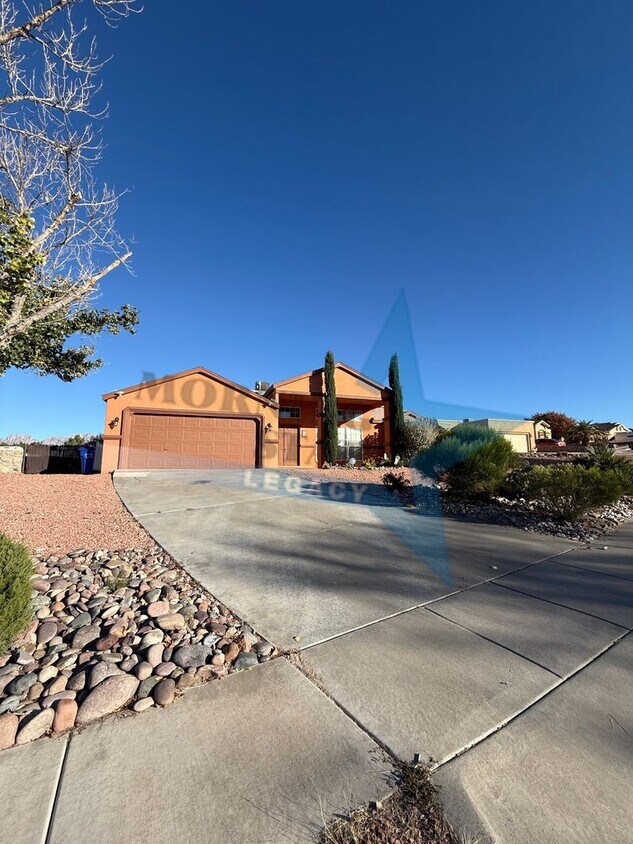 Primary Photo - 4 bedroom, 4 bath house - Must see landscaping!