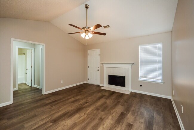 Foto del edificio - 608 Fieldcrest Dr