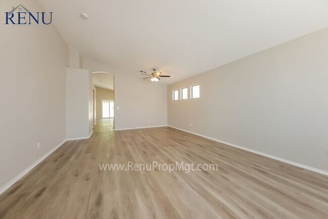 Foto del edificio - Now Available!