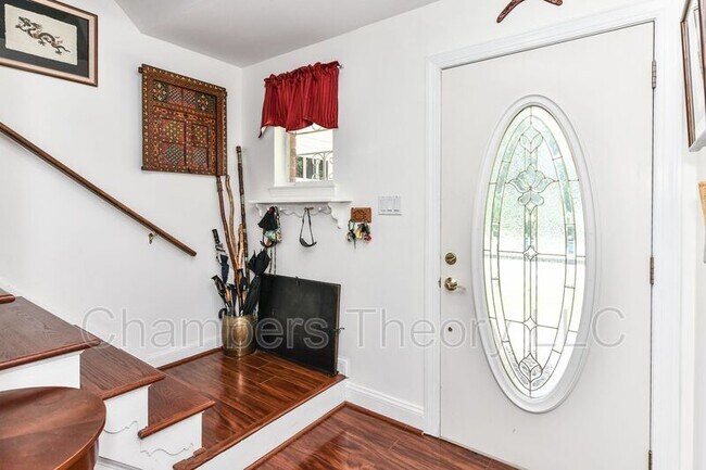 Foto del edificio - 10124 Commonwealth Blvd