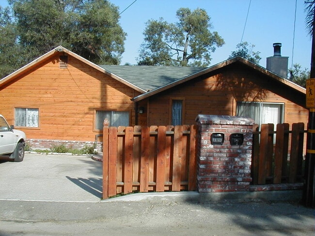 Photo - 23162 Smith Rd (Chatsworth, CA) House
