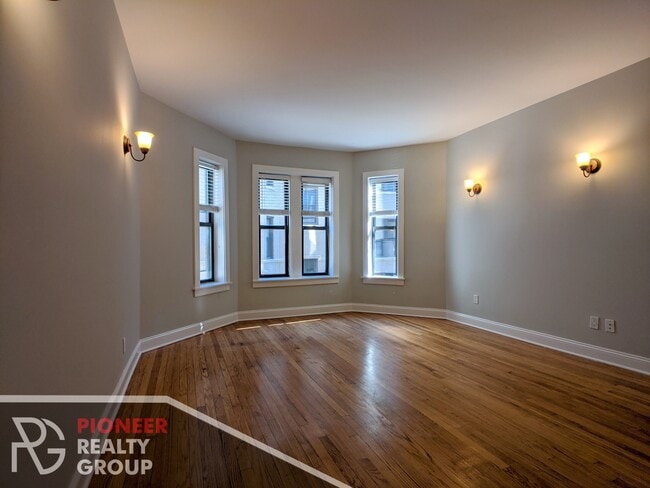 Building Photo - 4032 N Ashland Ave