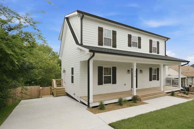 Photo - Spacious 5-Bedroom with Fenced Yard & Modern Amenities House