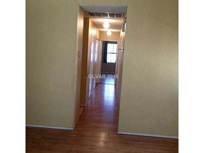 Foto del edificio - 7340 Empress Dr
