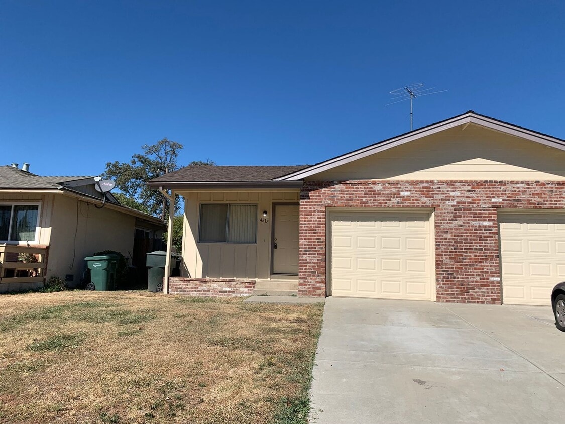 Primary Photo - Cute 2 bedroom, 2 bath duplex available NOW!