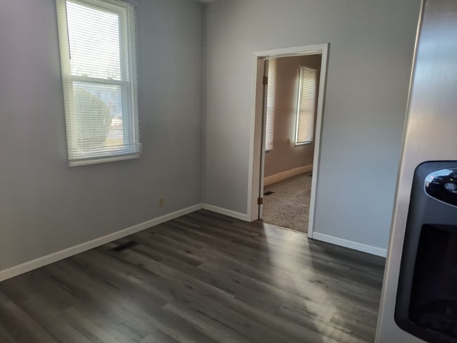 Building Photo - 2621 Mt Vernon Ave