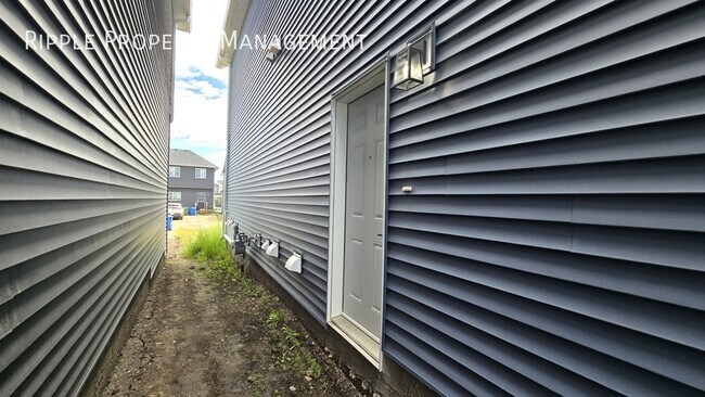 Photo du bâtiment - Modern 2 Beds, 1 Baths Single- Family- Low...