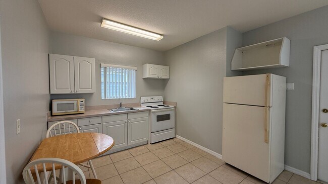 Building Photo - 627 Orchid Dr