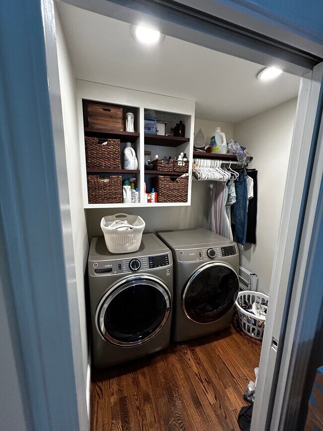 Foto del edificio - 233 Perry Ave