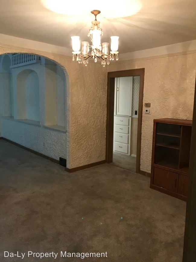 Foto del edificio - 3 br, 1.5 bath House - 2208 W. 1st St.
