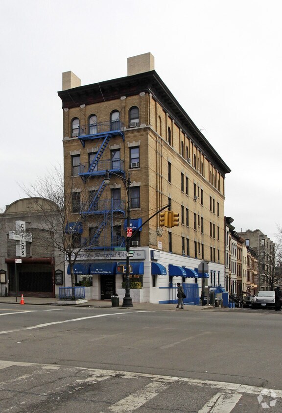 Building Photo - 471 W 147th St