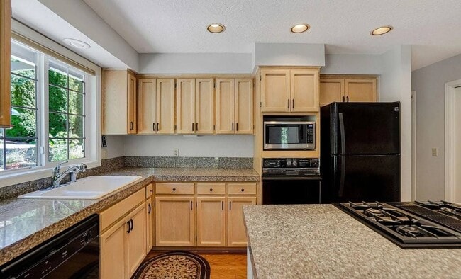 Building Photo - 4634 Croisan Scenic Way S