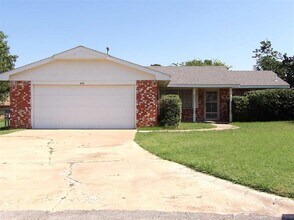 Building Photo - 4712 SE Mieling Cir