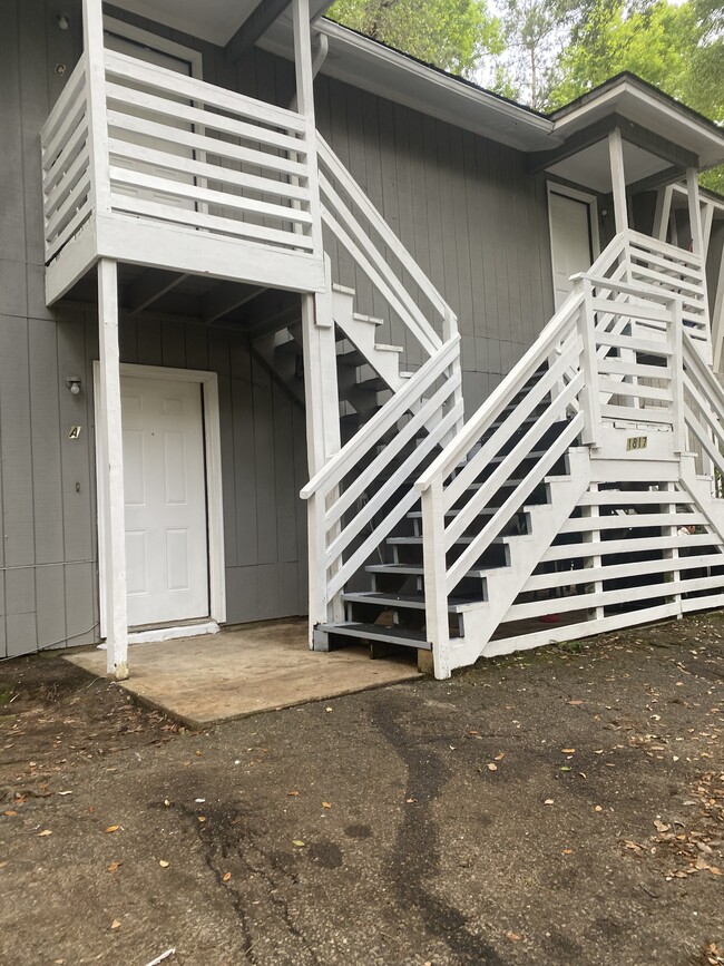 Building Photo - 1817 Sylvan Ct