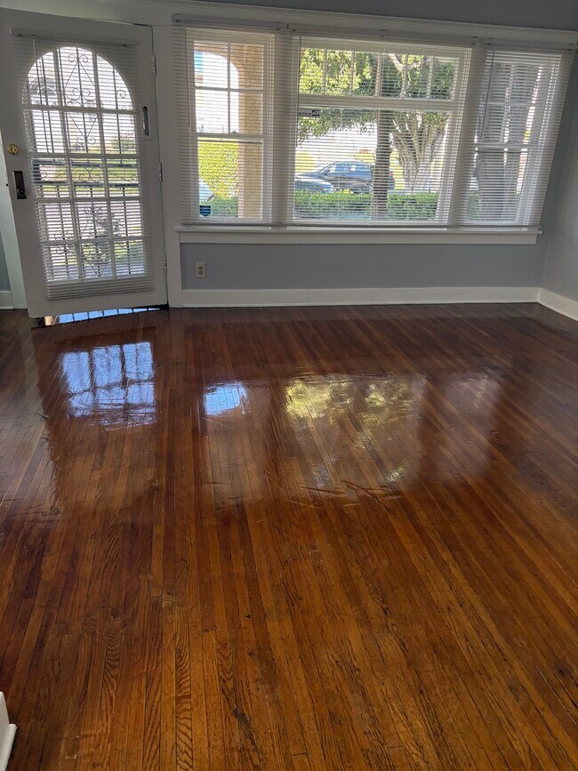 Foto principal - 766 N Ridgewood Pl