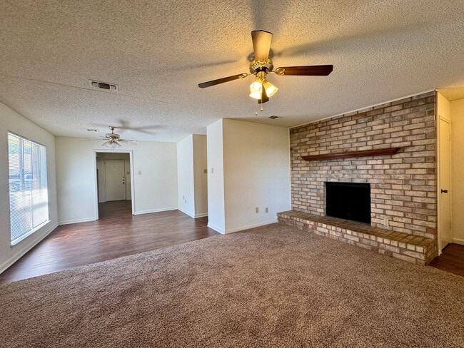 Building Photo - Duplex