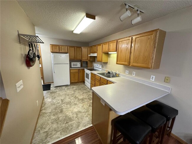 Building Photo - 8878 Spring Ln