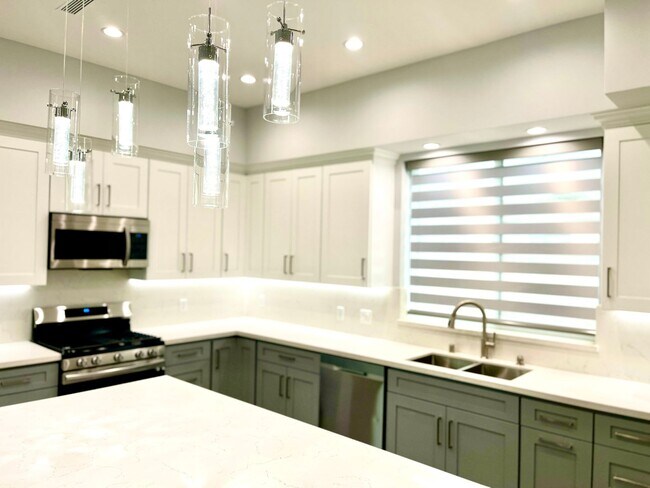 Building Photo - Newly built gated home with top of the lin...