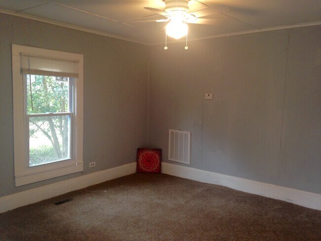 Building Photo - COMING SOON! Beautiful 3 bed Home!!! DEPOS...