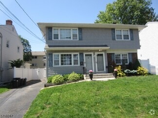 Building Photo - 423 Leonhardt Dr
