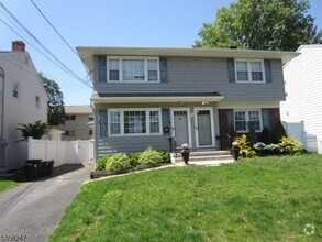 Building Photo - 423 Leonhardt Dr