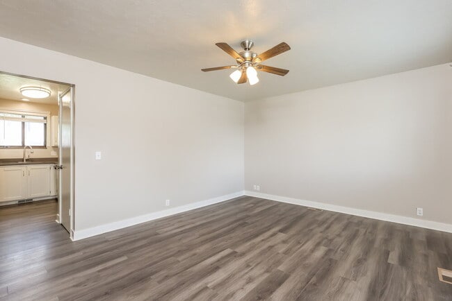Building Photo - 9709 E Annalyn Dr