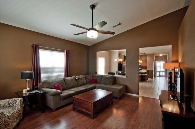 Foto del edificio - 10218 Berry Hill Ln
