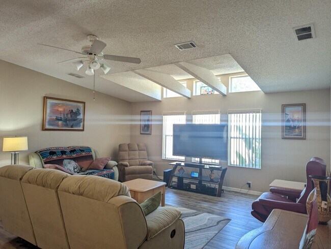 Living room - 9852 Grackle Loop