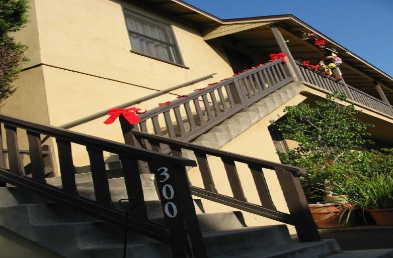 Foto del edificio - 300 N Primrose Ave
