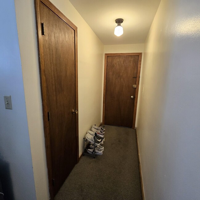 Building Photo - 2 Hancock St