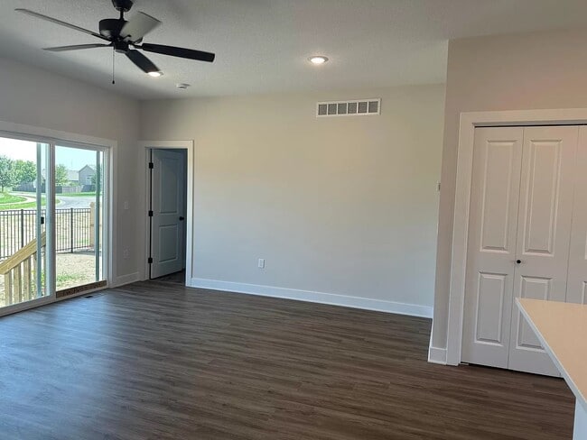 Building Photo - 15666 E 21st St N