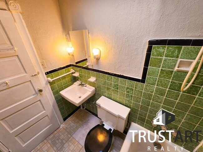 Building Photo - 2 bedroom apartment in East Falls