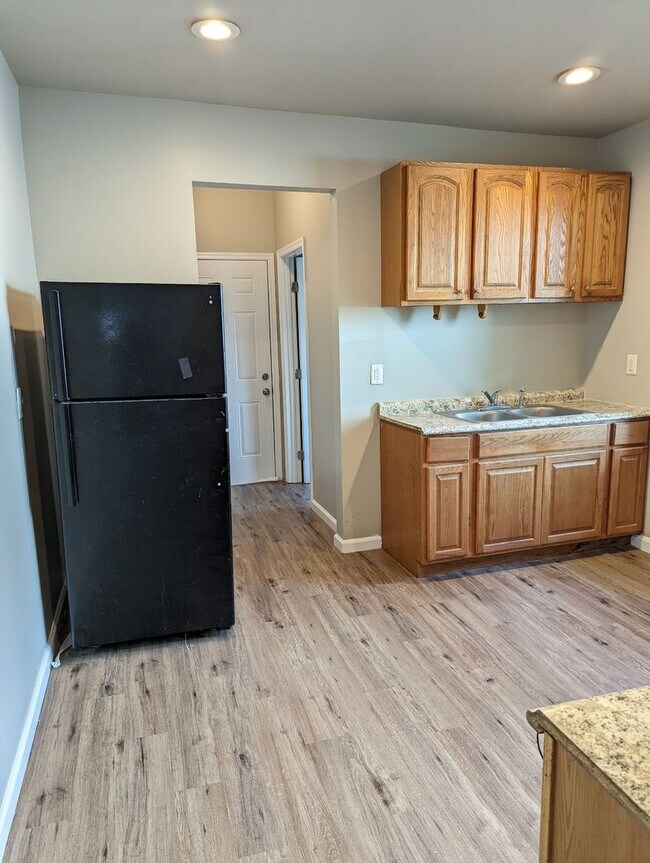Building Photo - MOVE IN READY 3 Bedroom nestled in the Hea...