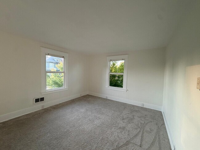 Sala de estar - 621 N Lawrence St