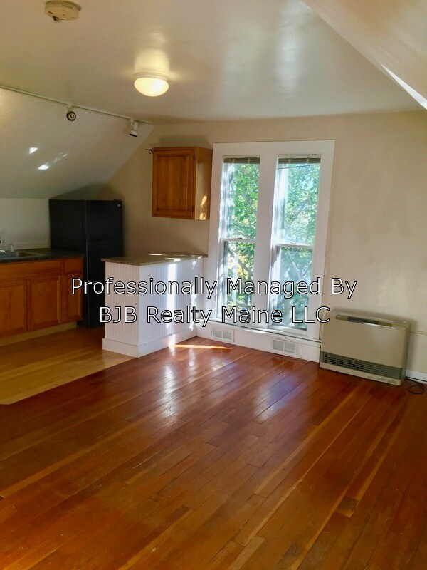 Primary Photo - 126 Emery St