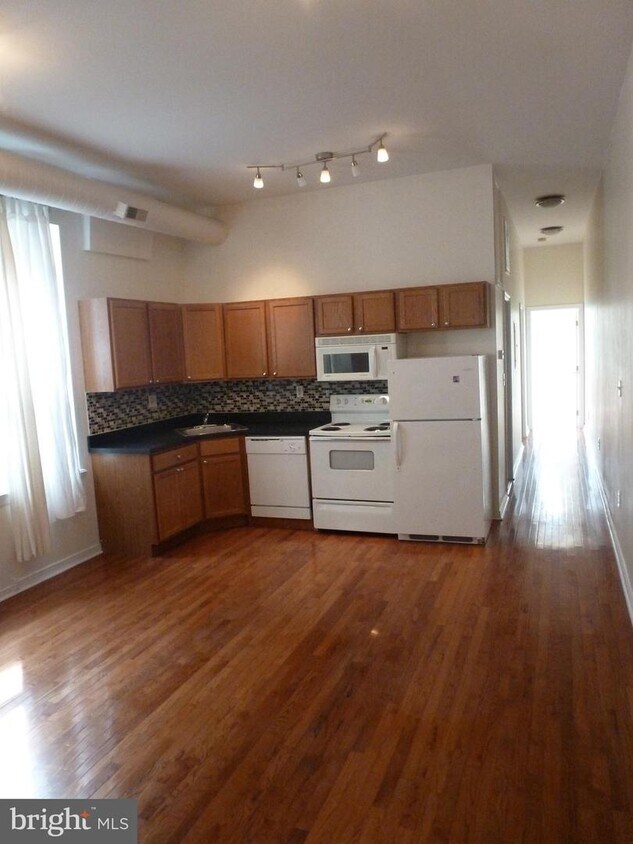 Foto del edificio - 1420 W Girard Ave