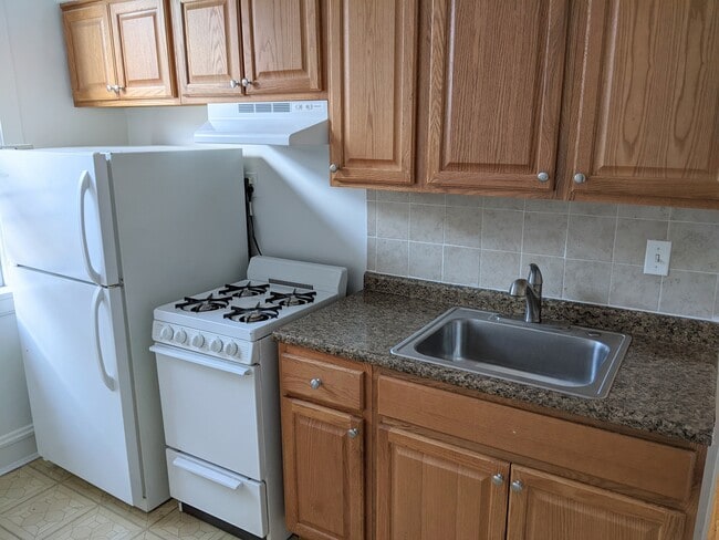 Building Photo - 731 Hinman Ave