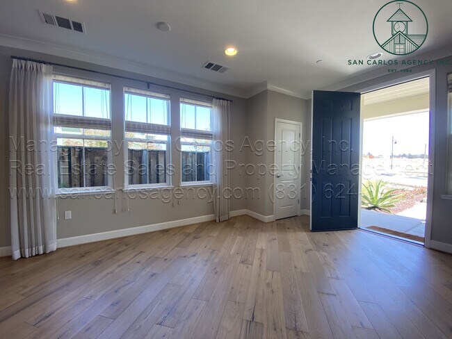 Building Photo - Three Bed Home in New Marina Development