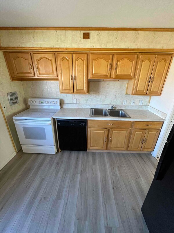 Foto del edificio - 26260 Pinehurst St