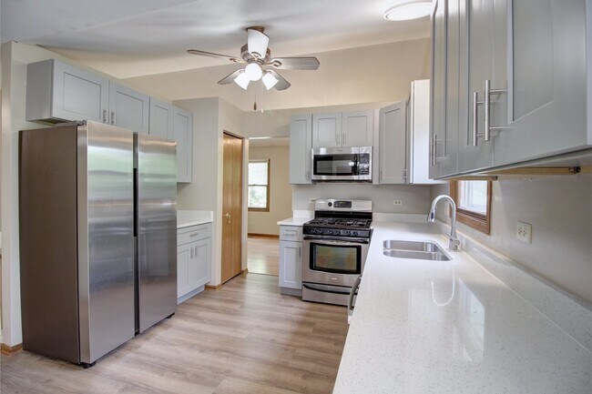 Building Photo - 148 Sandalwood Ln